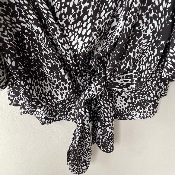 Chico’s Textured Tie Front top Size 16 black white - Picture 5 of 9